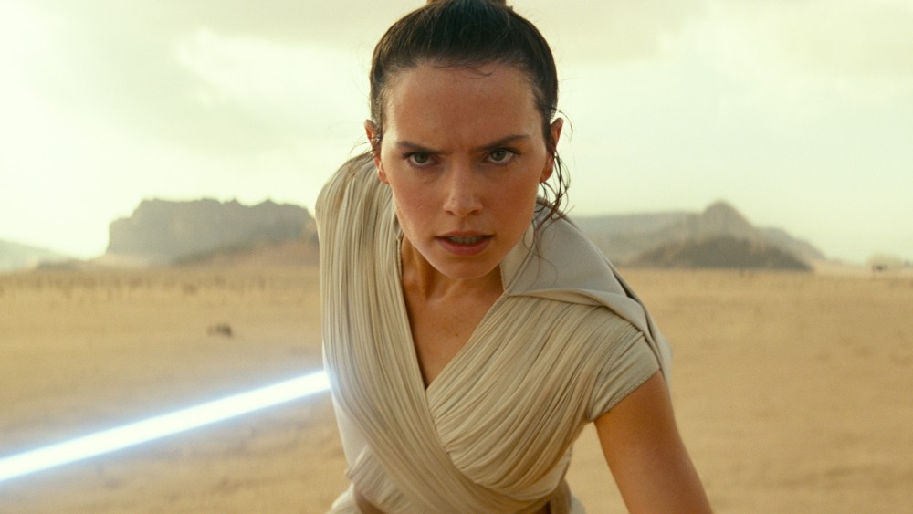 star-wars-daisy-ridley-learned-a-lot-from-terrifying-fan-experience