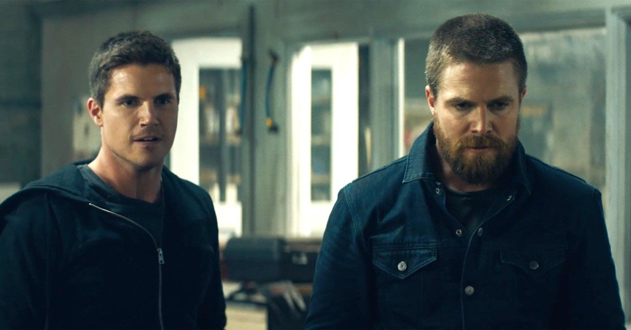 Robbie-amell-and-stephen-amell-code-8