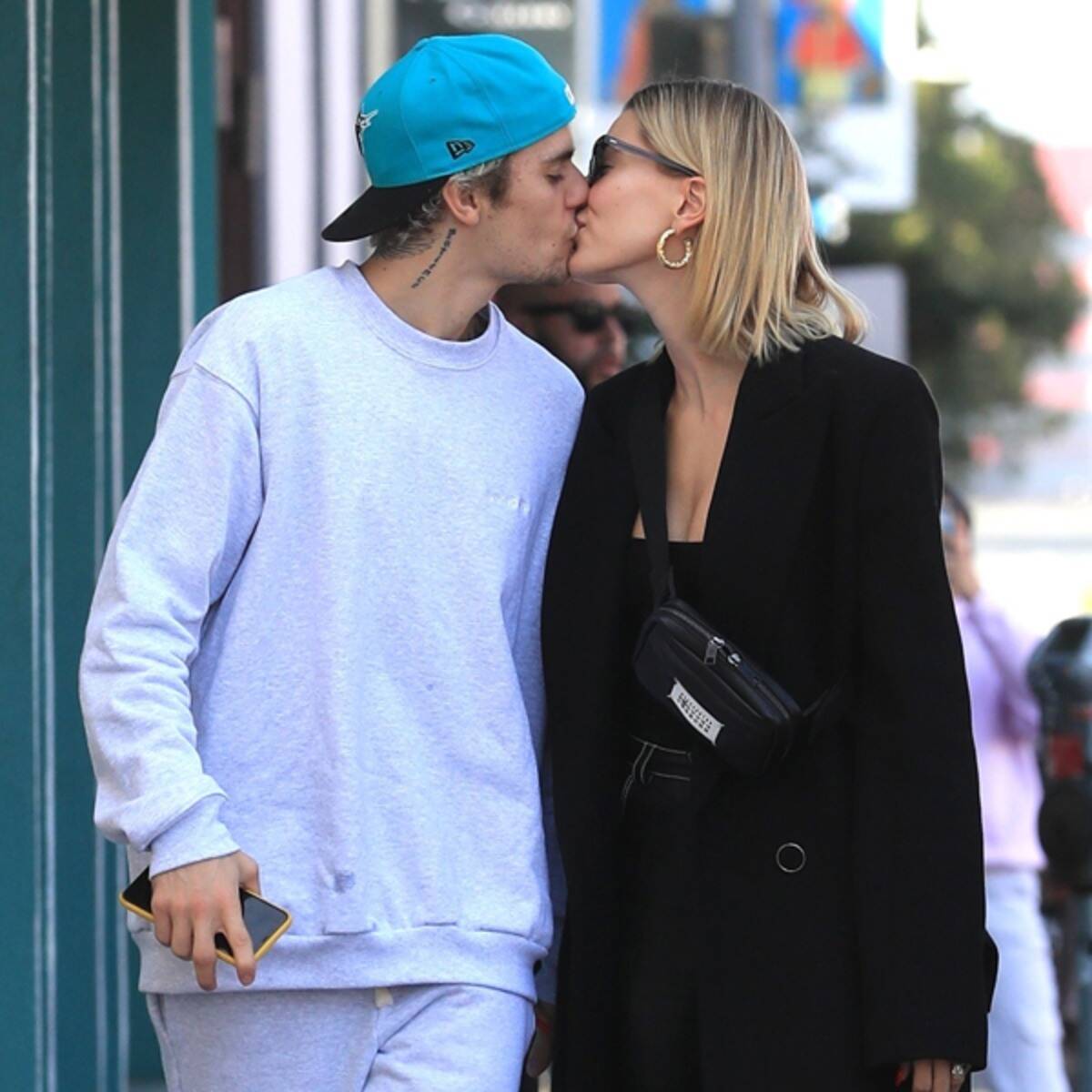 Justin and Hailey snapped liplocking