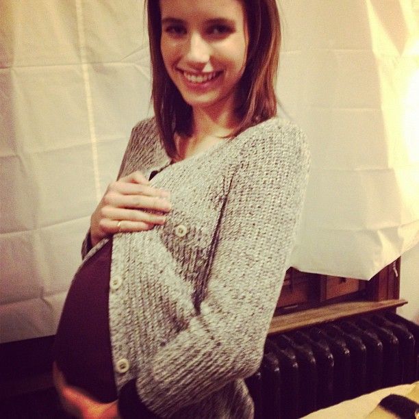 emma-roberts-baby-bump