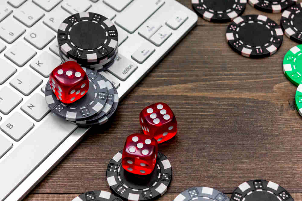 The Difference Between Online V/S Offline Gambling in 2022 - The Nation Roar