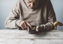 31 Money Saving Tips for Senior Citizens 2024