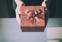 Corporate Gift Giving Etiquette – 5 Rules for Giving Great Holiday Gifts