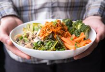 How To Eat Vegan Food While on the Road