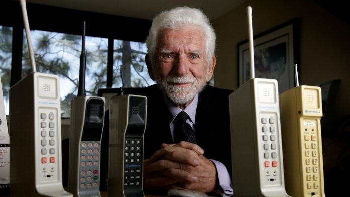 Martin Cooper's DynaTAC 8000X